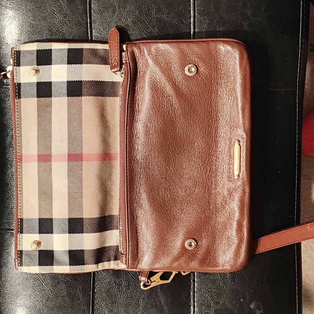 Stunning Burberry Pouch/Wristlets - Picture 2 of 4